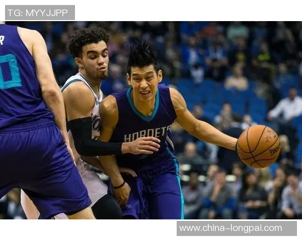 林书豪带领黄蜂迎战活塞展现个人风采与团队默契的精彩对决